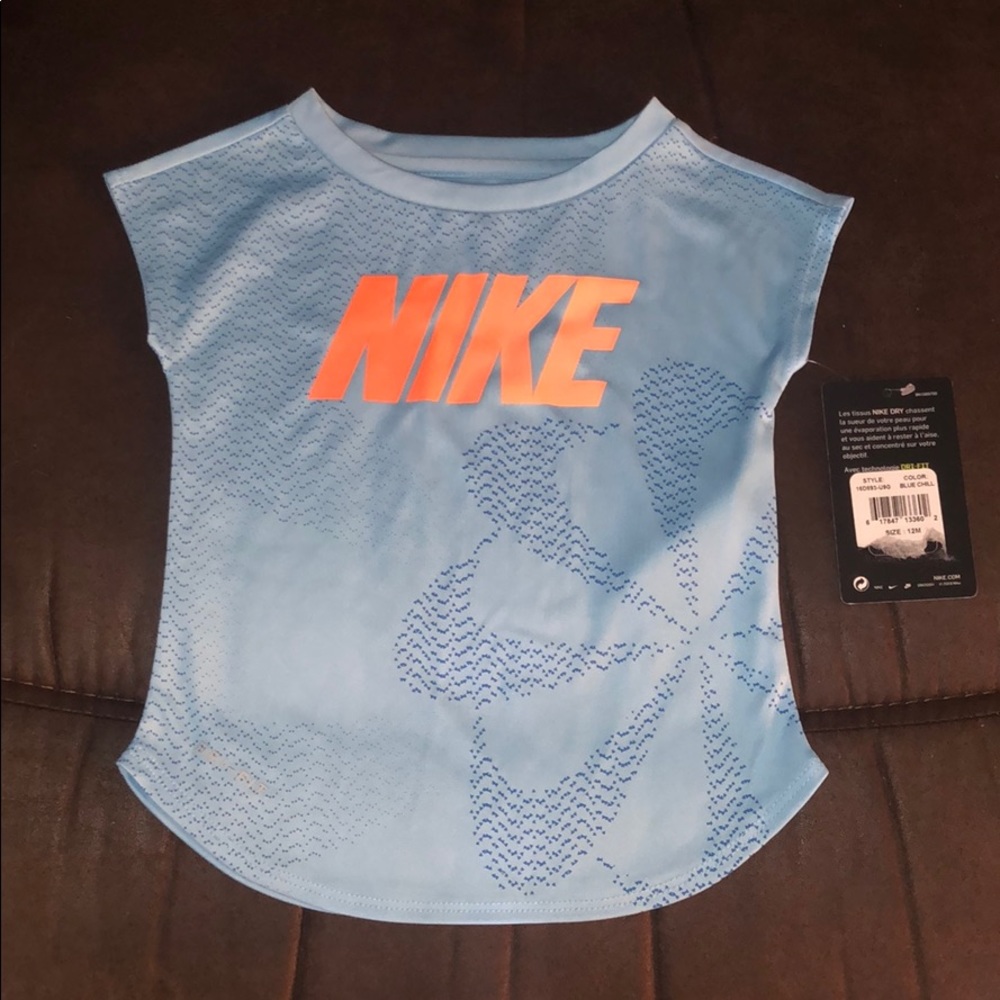 NWT Nike tee